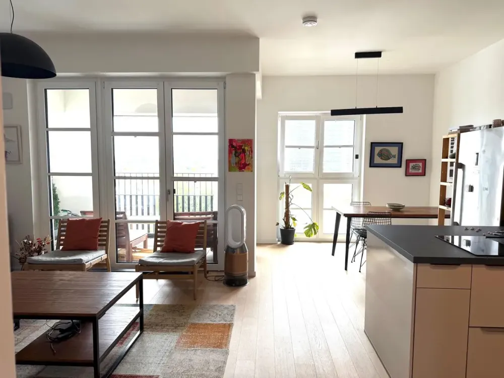Living with Character: Four-Room Apartment in Uhlenhorst