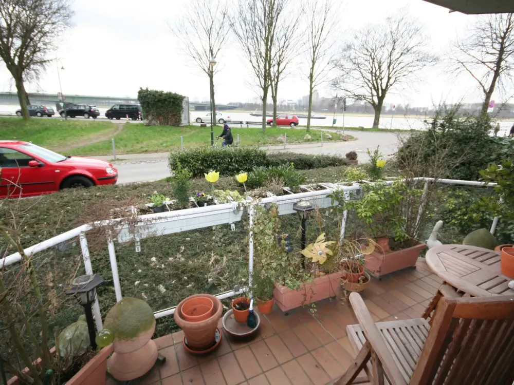 Helle 3-Zimmer-Hochparterre-Wohnung mit Rheinblick in Ddf-Hamm