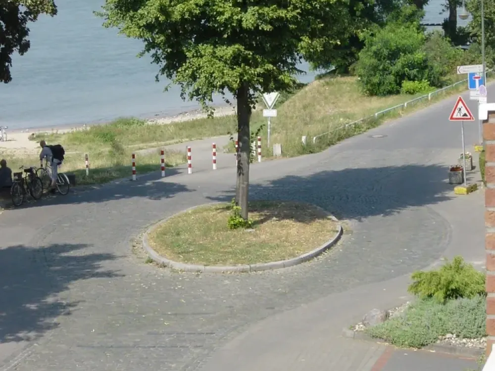 Helle 3-Zimmer-Hochparterre-Wohnung mit Rheinblick in Ddf-Hamm