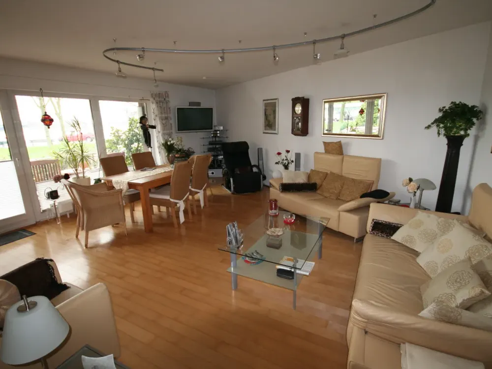 Helle 3-Zimmer-Hochparterre-Wohnung mit Rheinblick in Ddf-Hamm