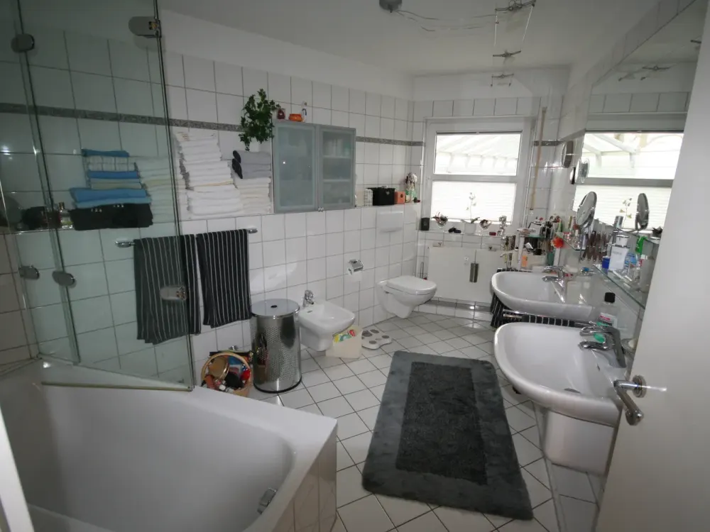 Helle 3-Zimmer-Hochparterre-Wohnung mit Rheinblick in Ddf-Hamm