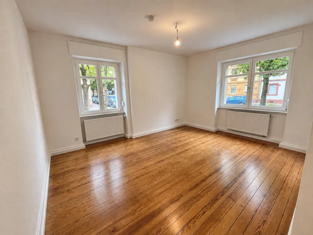 Your new home in Oststadt, renovated 3-room old building apartment with loggia