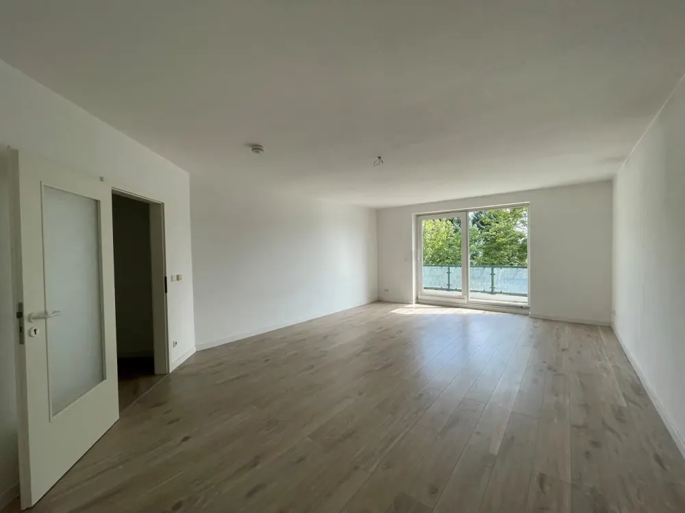 Spacious 2-Room Apartment with Balcony in Engelsdorf