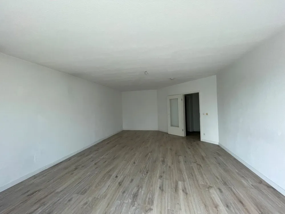 Spacious 2-Room Apartment with Balcony in Engelsdorf