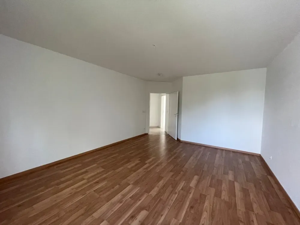 Spacious 2-Room Apartment with Balcony in Engelsdorf
