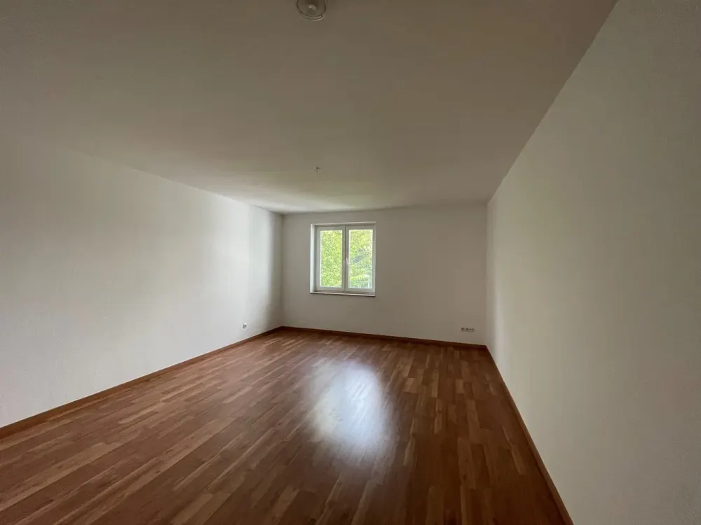 Spacious 2-Room Apartment with Balcony in Engelsdorf