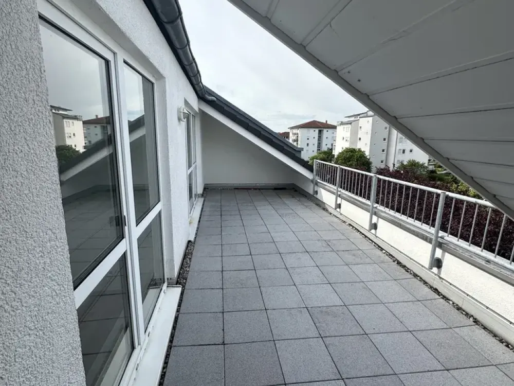 Lichtdurchflutete 2-Raum-DG-Wohnung mit modernem Loft-Feeling und großer Dachterrasse in Lindenthal