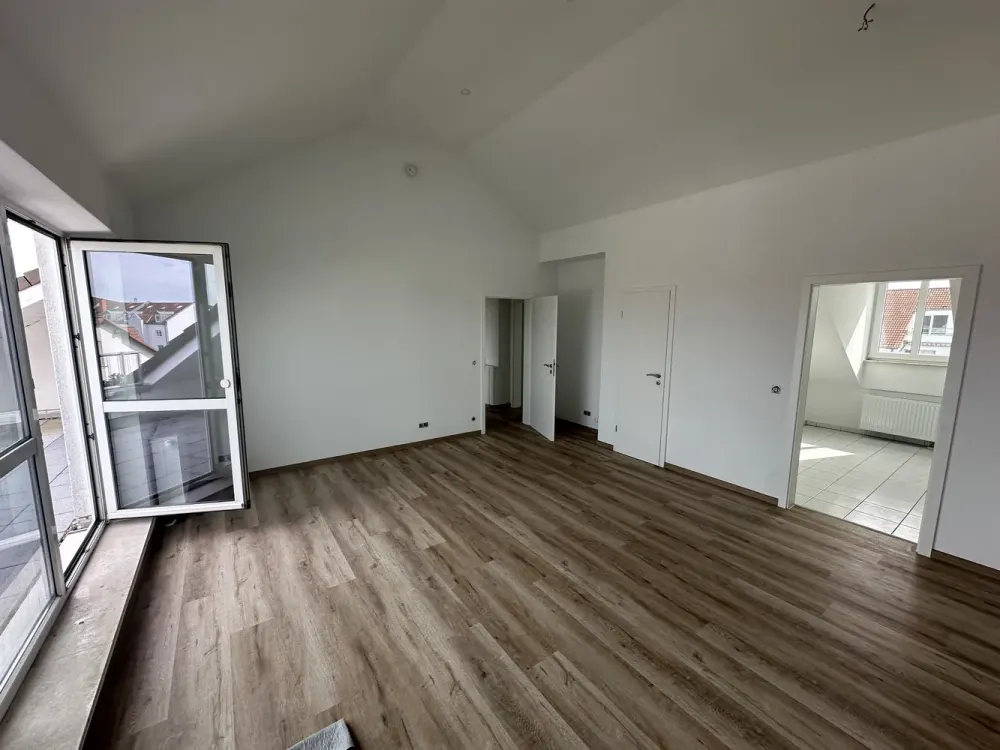 Lichtdurchflutete 2-Raum-DG-Wohnung mit modernem Loft-Feeling und großer Dachterrasse in Lindenthal