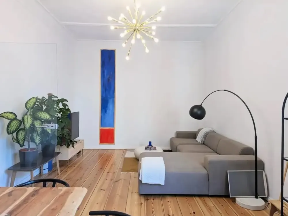 Charlottenburg Life: Design-Altbau mit freistehender Badewanne & Kücheninsel