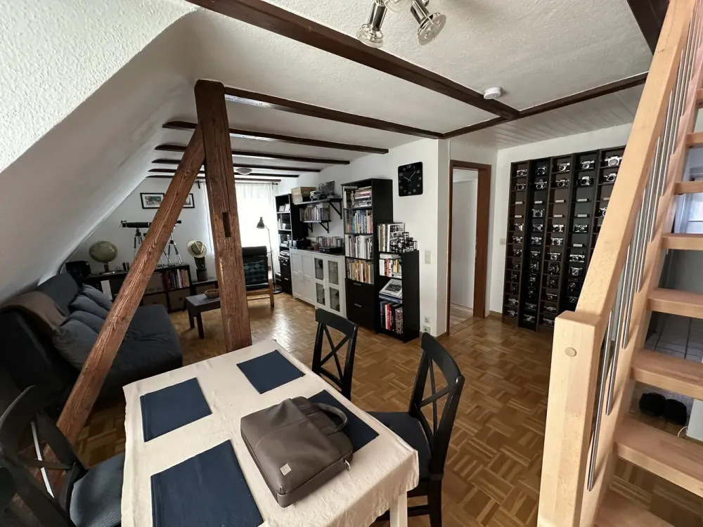 Zentral gelegene 2-Zimmer Wohnung + Studioraum im 2.OG