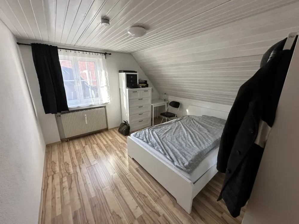 Zentral gelegene 2-Zimmer Wohnung + Studioraum im 2.OG
