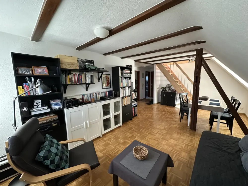 Zentral gelegene 2-Zimmer Wohnung + Studioraum im 2.OG