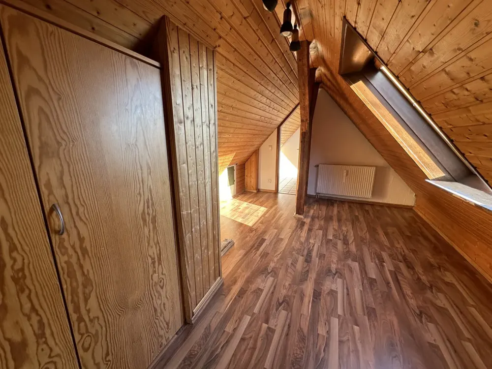 Zentral gelegene 2-Zimmer Wohnung + Studioraum im 2.OG