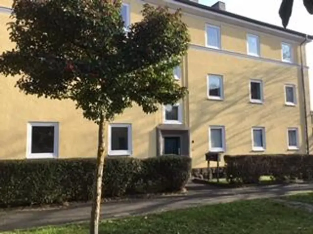 Spacious 4-Room Apartment with Flair Seeks New Tenants!