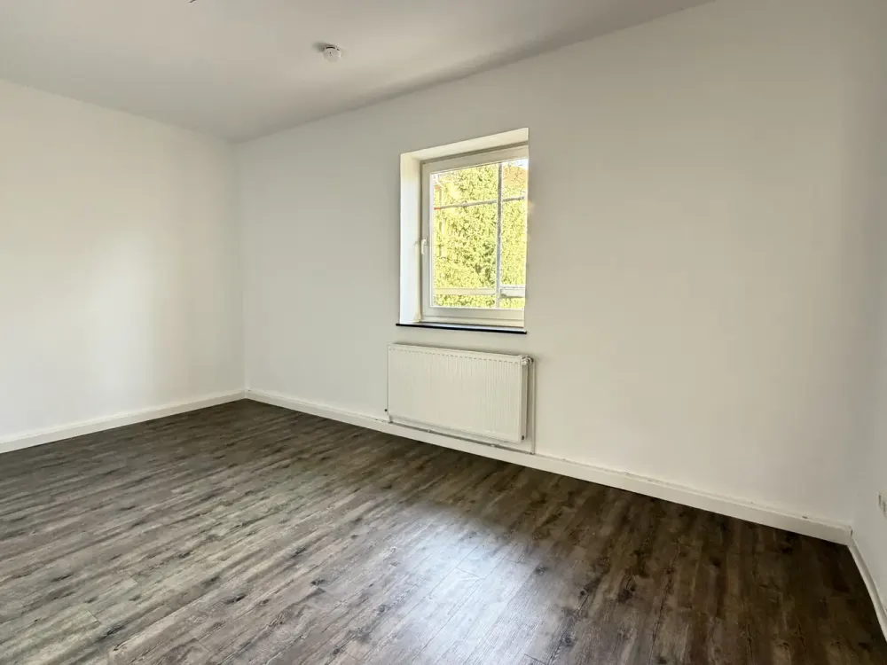 Spacious 4-Room Apartment with Flair Seeks New Tenants!