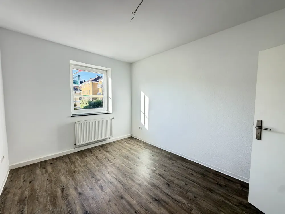 Spacious 4-Room Apartment with Flair Seeks New Tenants!