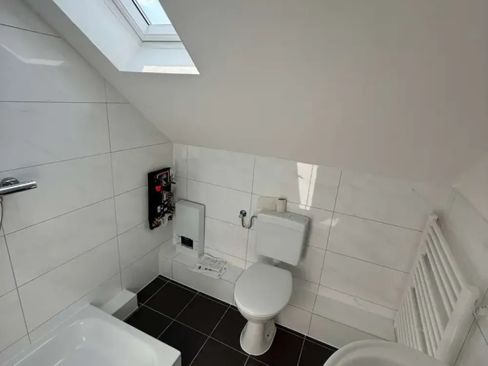 Modern sanierte DG-Wohnung mit hochwertiger Ausstattung in Uninähe