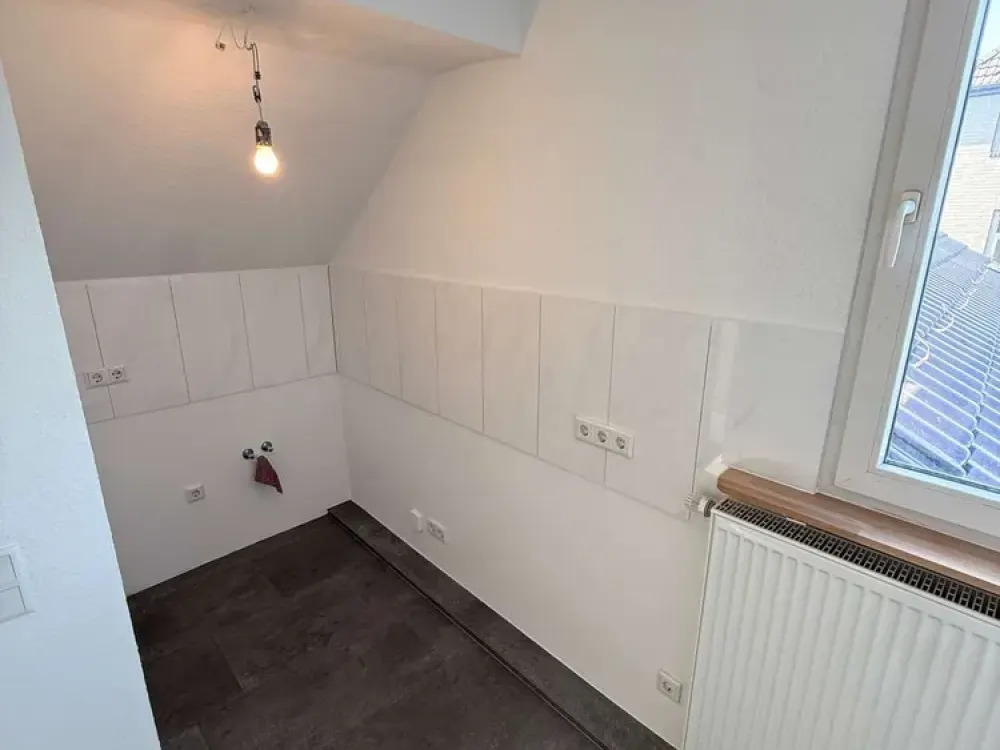 Modern sanierte DG-Wohnung mit hochwertiger Ausstattung in Uninähe