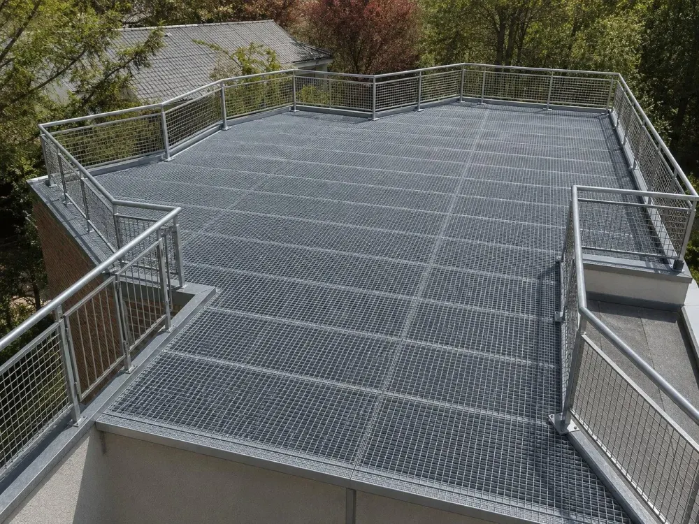 Dachgeschoss in Jugendstilhaus direkt am Jenischpark mit Terrasse und eigenem Garten