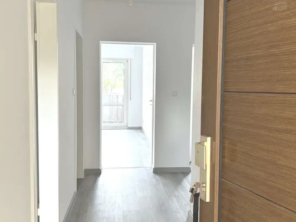 IN RENOVIERUNG: Gut geschnittene 2-Zi.-Wohnung mit Balkon inkl. Stellplatz