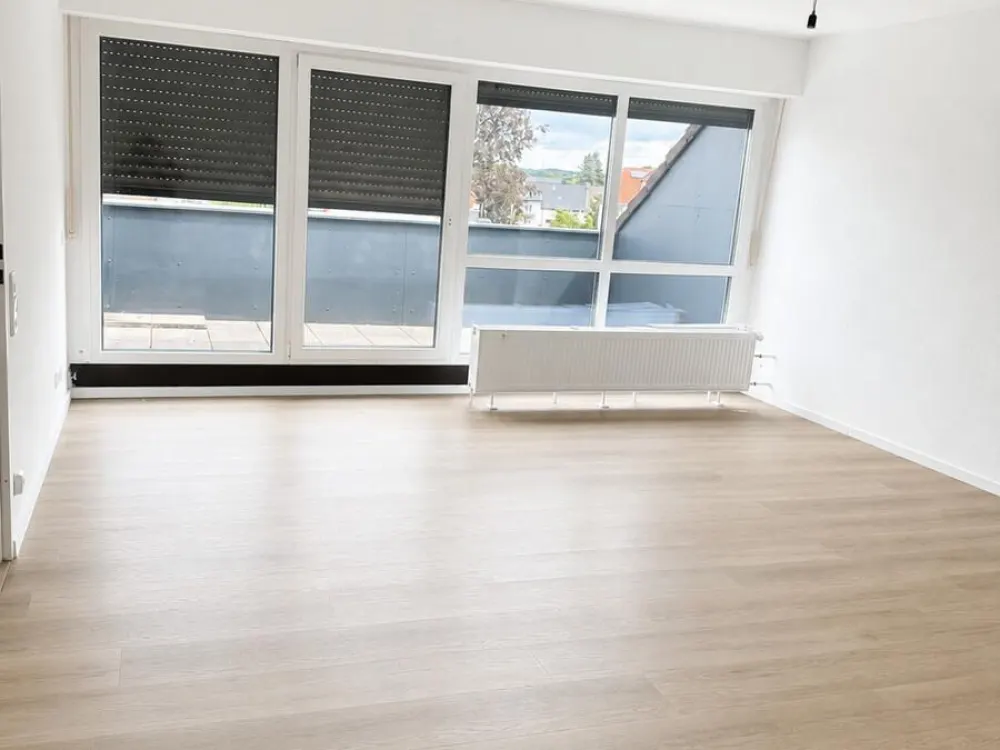 Modern Renovated 3-Room Apartment with Two Balconies and High-Quality Bathroom