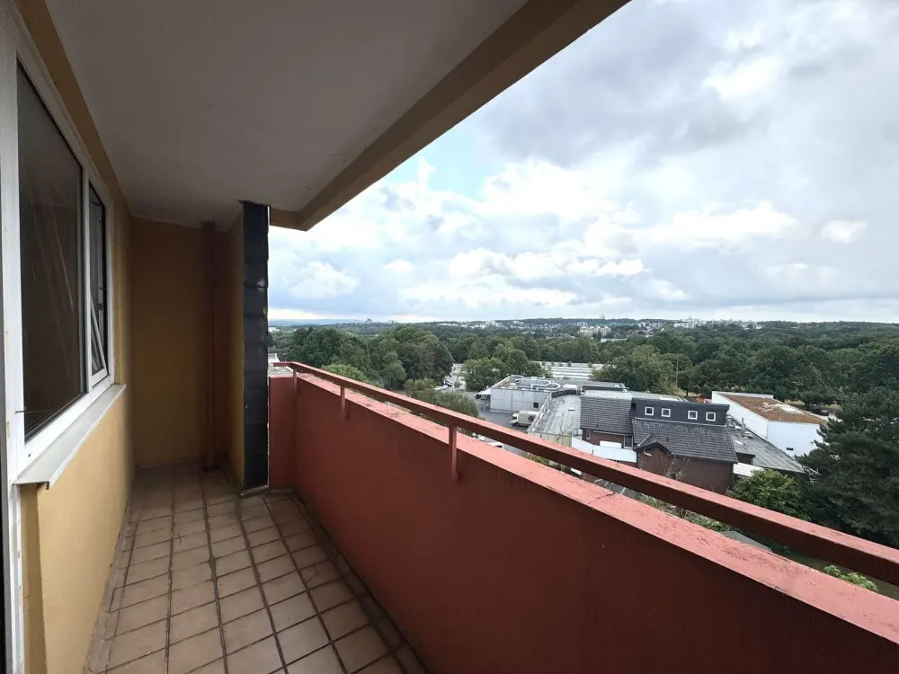 Über den Dächern von Bochum: lichtdurchflutete 3,5 Zimmerwohnung mit Balkon