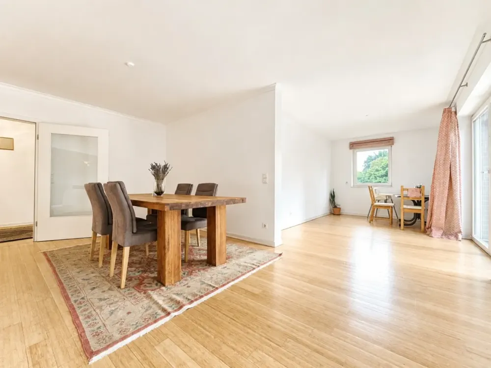3-Room Dream Apartment in Perfect Town Center Location of Wellingsbüttel!