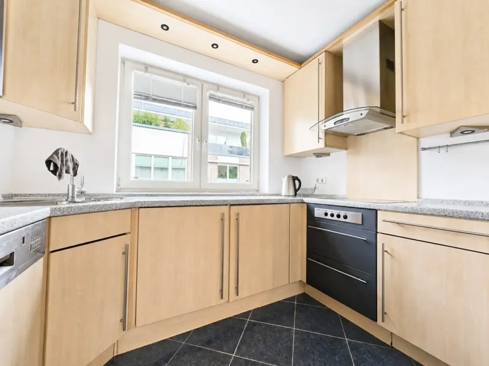 3-Room Dream Apartment in Perfect Town Center Location of Wellingsbüttel!