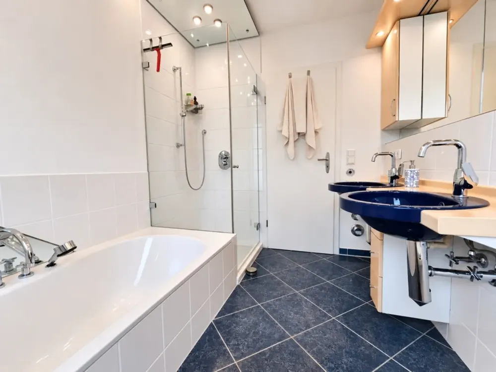 3-Room Dream Apartment in Perfect Town Center Location of Wellingsbüttel!