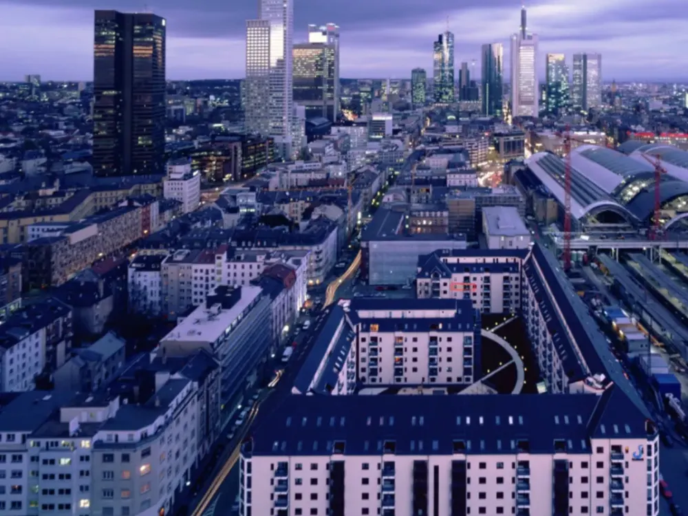 MÖBLIERTE 2 Zimmer Wohnung mit Südbalkon in Frankfurt / HBF
