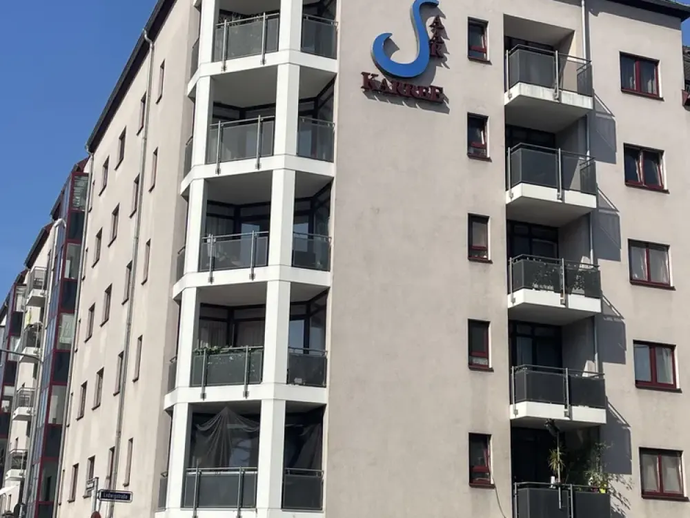 MÖBLIERTE 2 Zimmer Wohnung mit Südbalkon in Frankfurt / HBF