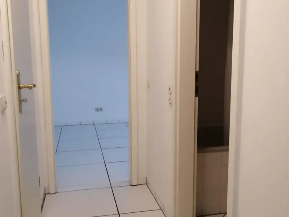 Helle 2-Zimmerwohnung im Dachgeschoss und PKW-Stellplatz in Frechen-Buschbell ab 01.12. bezugsfrei