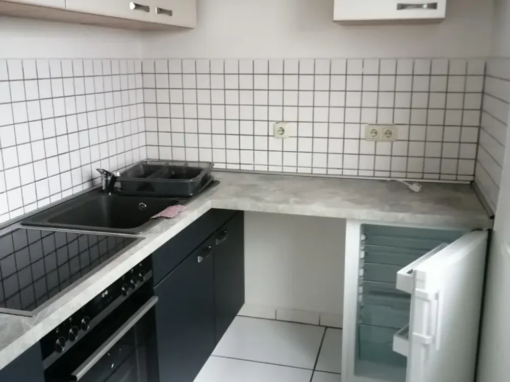 Helle 2-Zimmerwohnung im Dachgeschoss und PKW-Stellplatz in Frechen-Buschbell ab 01.12. bezugsfrei