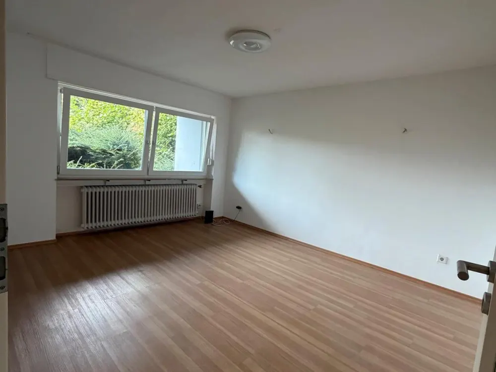 2-Zimmer-Wohnung mit modernisiertem Badezimmern zu vermieten