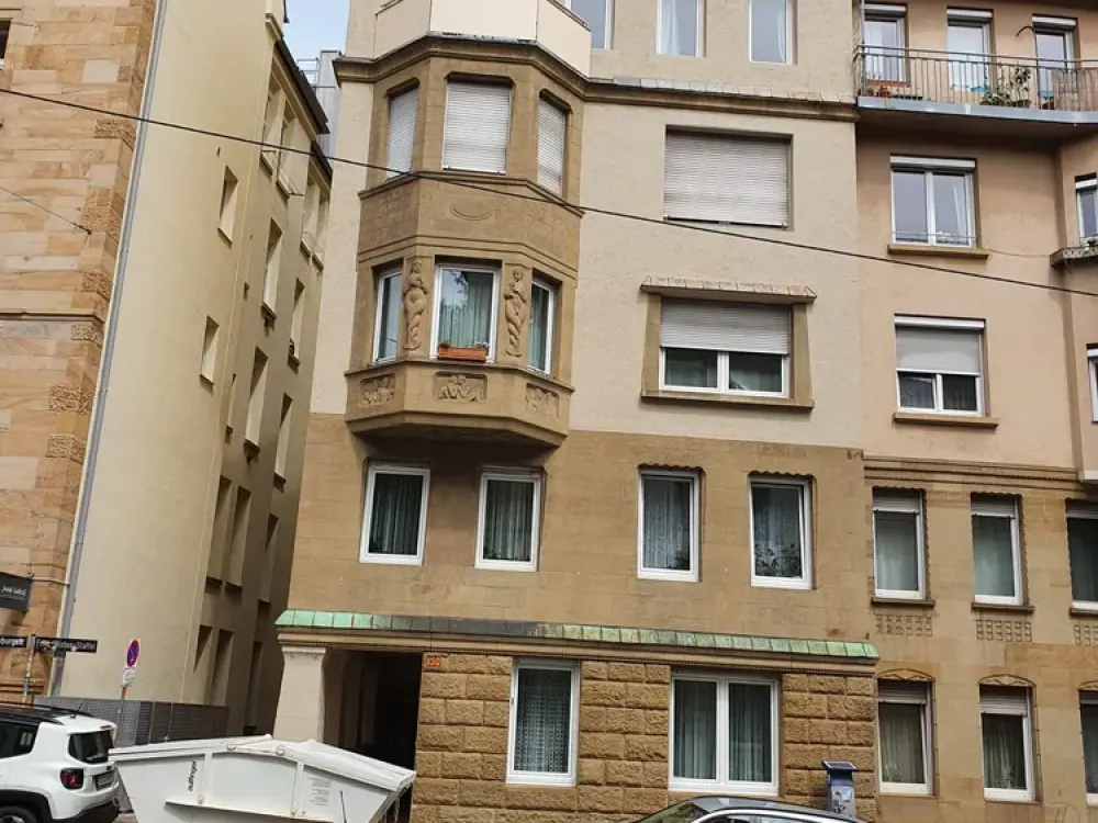 S-West - Neu renoviert! Große 3-Zimmer-WHG mit EBK u. kleinem Balkon 2.OG