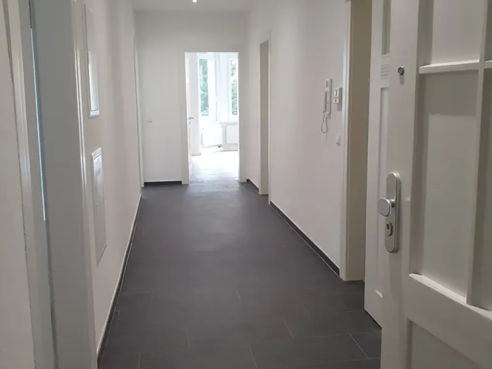S-West - Neu renoviert! Große 3-Zimmer-WHG mit EBK u. kleinem Balkon 2.OG