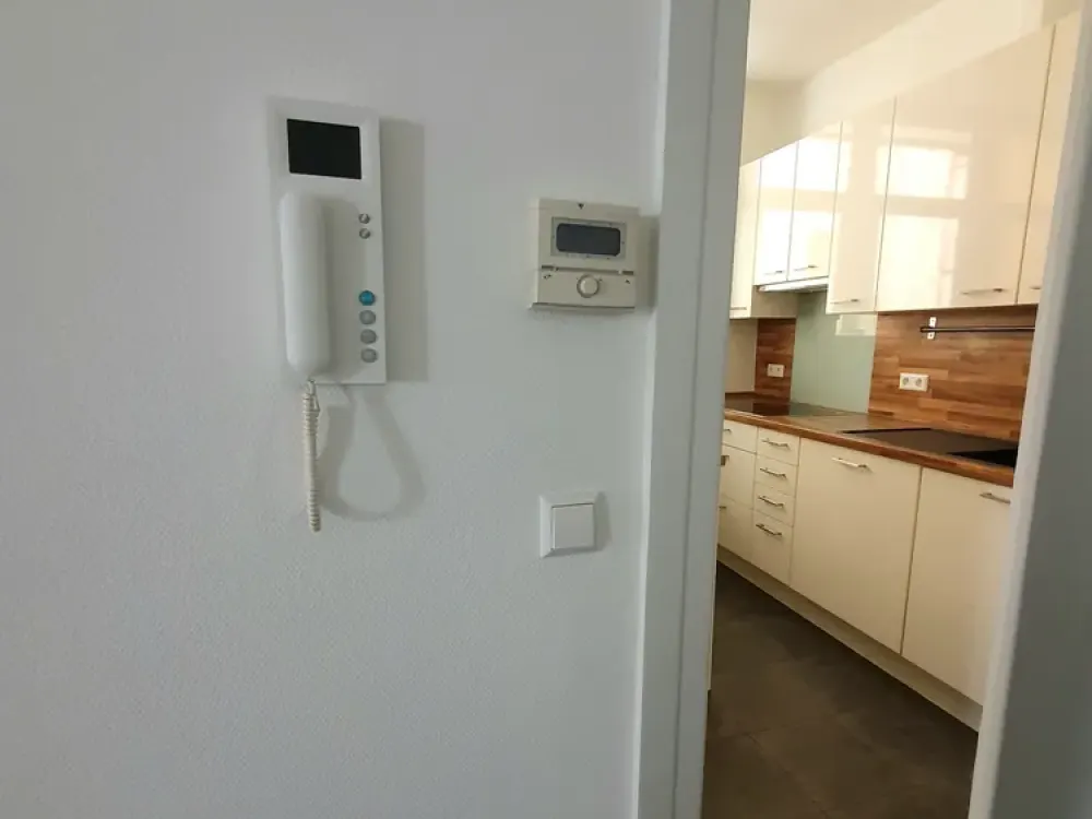 S-West - Neu renoviert! Große 3-Zimmer-WHG mit EBK u. kleinem Balkon 2.OG