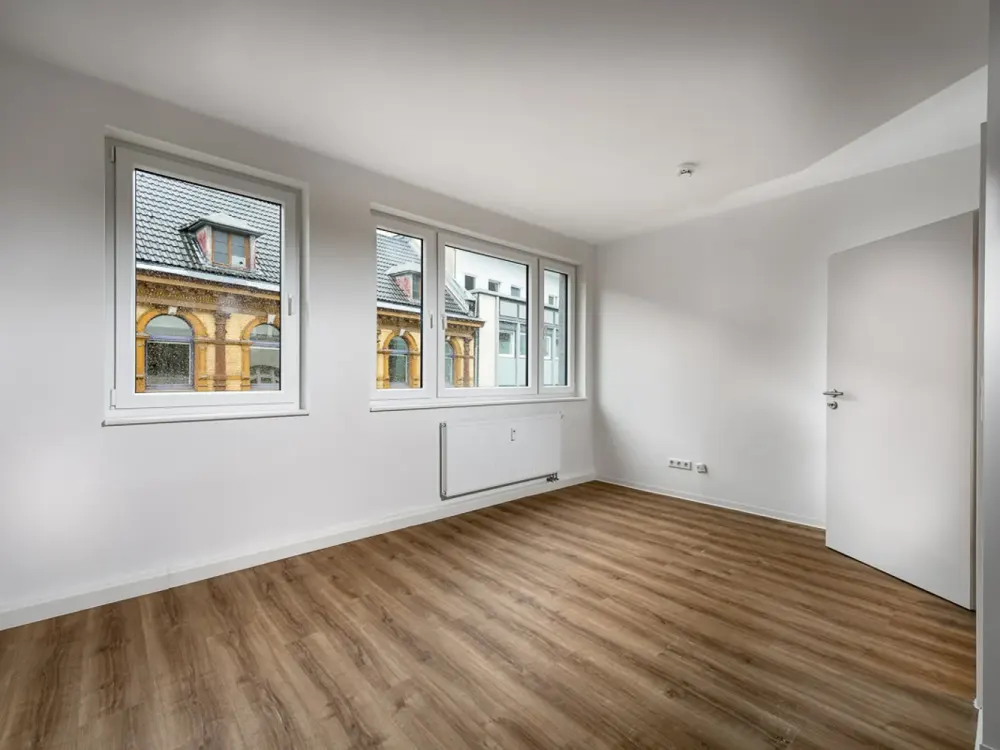 Direkt vom Eigentümer: Etagenwohnung mit Einbauküche und großzügiger Raumaufteilung in Stadtmitte