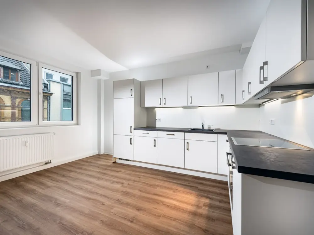 Direkt vom Eigentümer: Etagenwohnung mit Einbauküche und großzügiger Raumaufteilung in Stadtmitte
