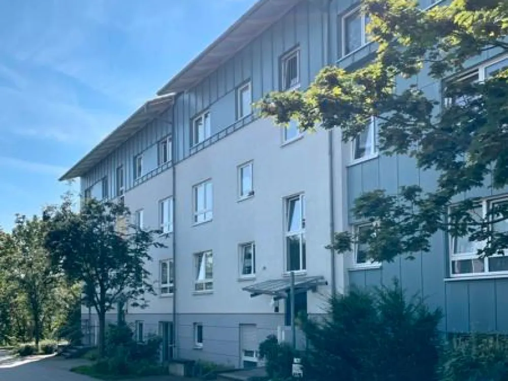 Bright 2-Room Apartment with Roof Terrace in a Quiet and Green Residential Area!