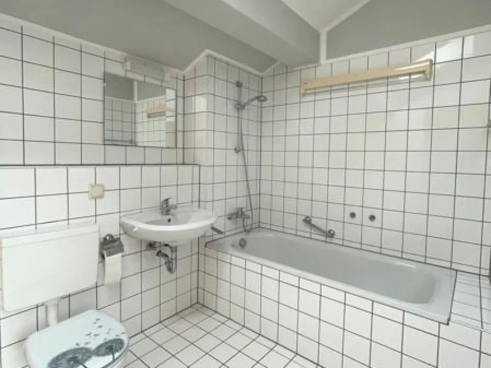 Bright 2-Room Apartment with Roof Terrace in a Quiet and Green Residential Area!