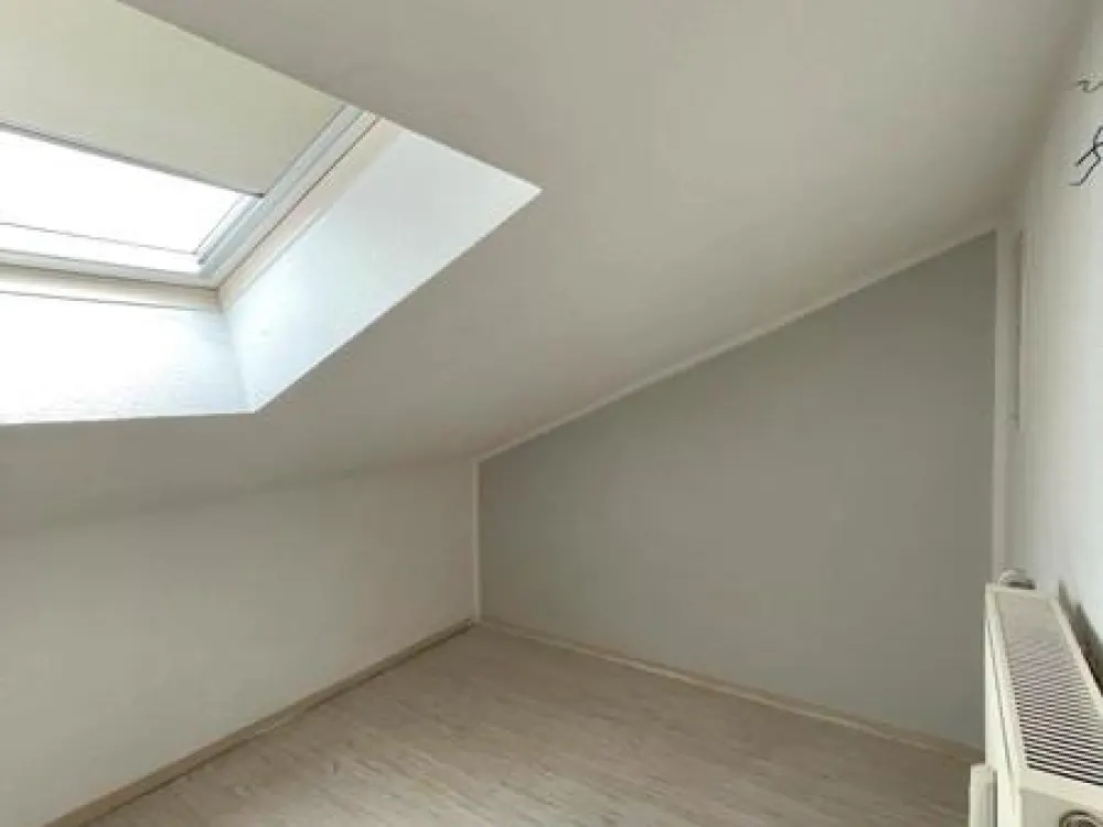 Bright 2-Room Apartment with Roof Terrace in a Quiet and Green Residential Area!