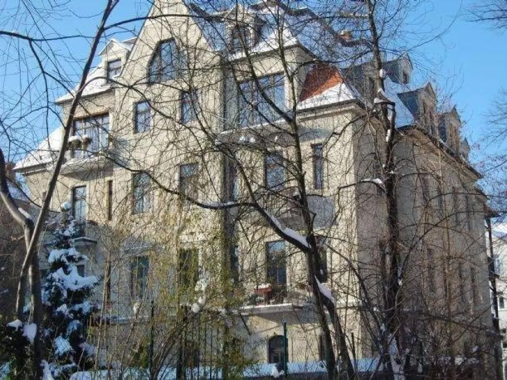 Großzügiges 2-Zi-Appartement mit Dachterrasse, sanierter Altbau