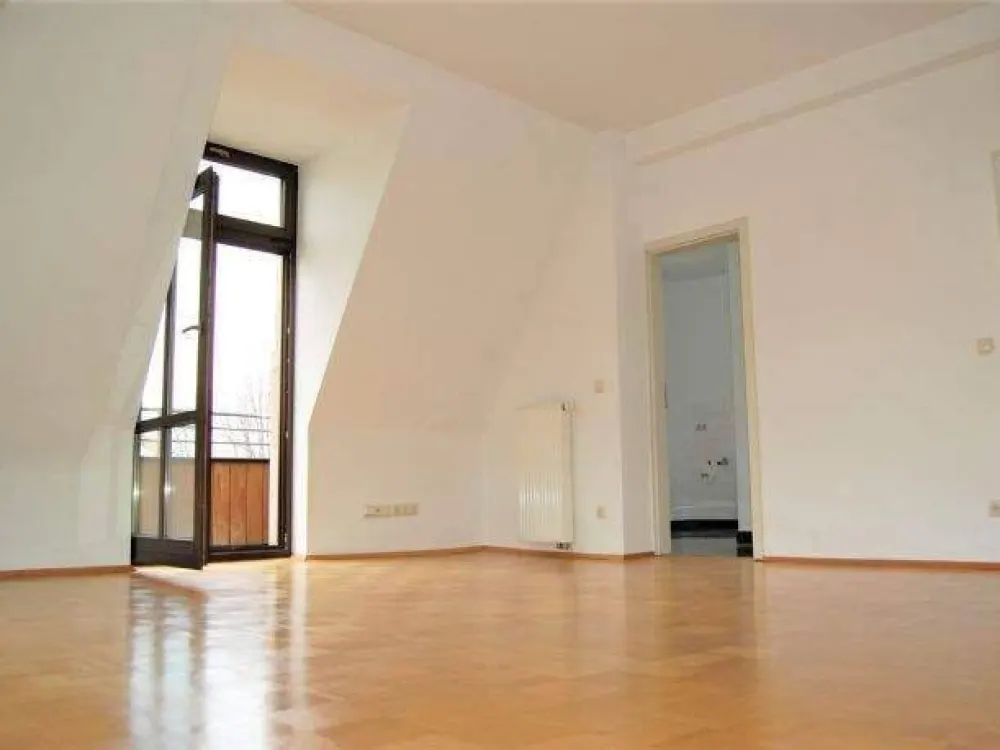 Großzügiges 2-Zi-Appartement mit Dachterrasse, sanierter Altbau