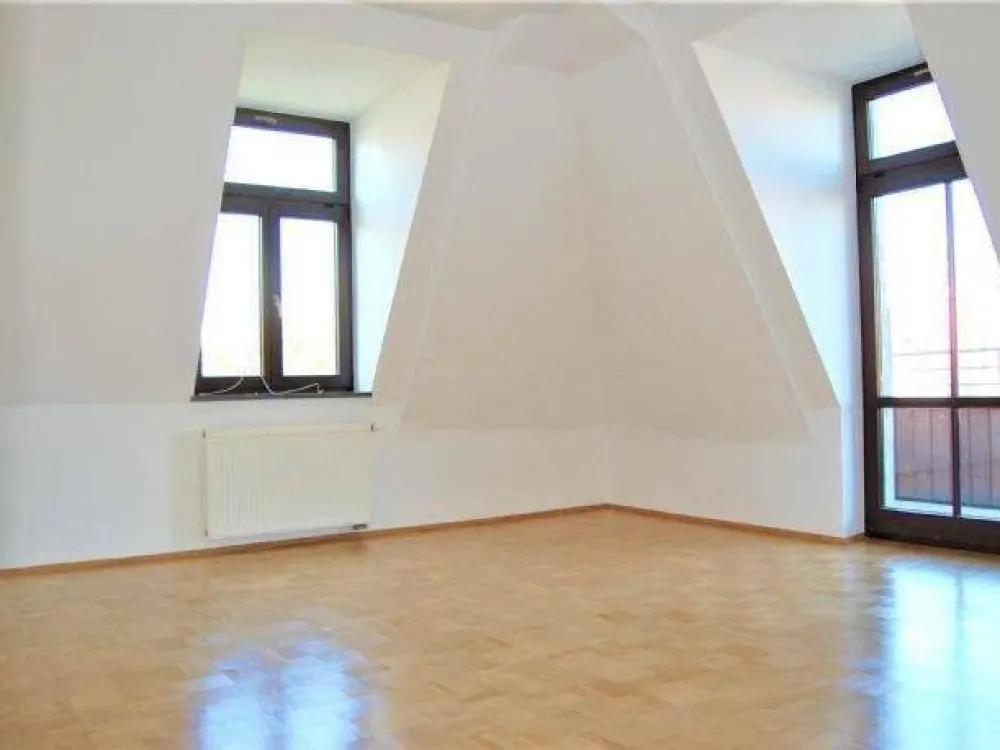 Großzügiges 2-Zi-Appartement mit Dachterrasse, sanierter Altbau