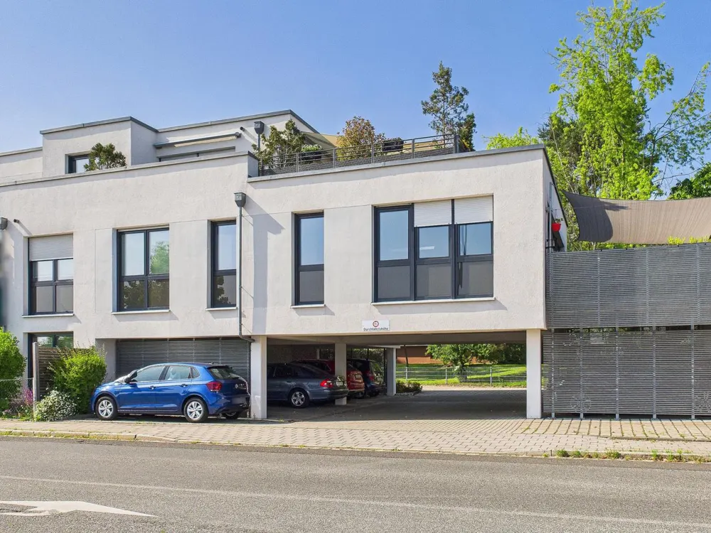 Sonnige 5-Zi-Wohnung mit Aufzug/EBK in TOP-Lage