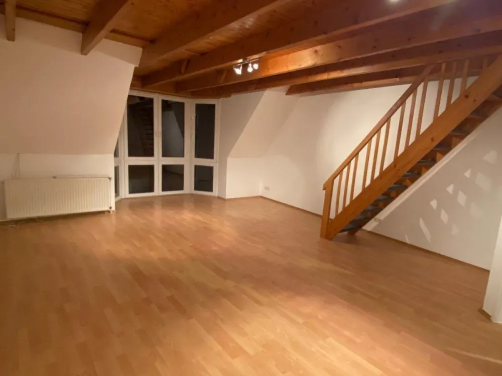 شقة مريحة على مستويين مع لوجيا، Dr. Kurzhals Immobilien GmbH، هاتف 02508/451، www.Dr-Kurzhals.de