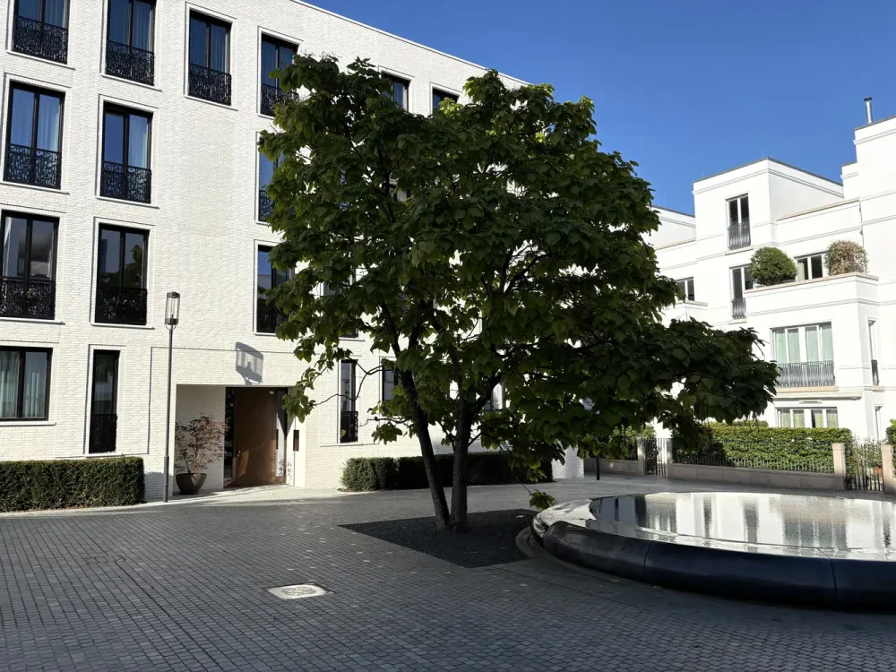 Exklusive, voll eingerichtete Wohnung an einer der schönsten Adressen Hamburgs