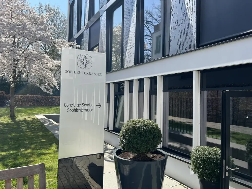 Exklusive, voll eingerichtete Wohnung an einer der schönsten Adressen Hamburgs