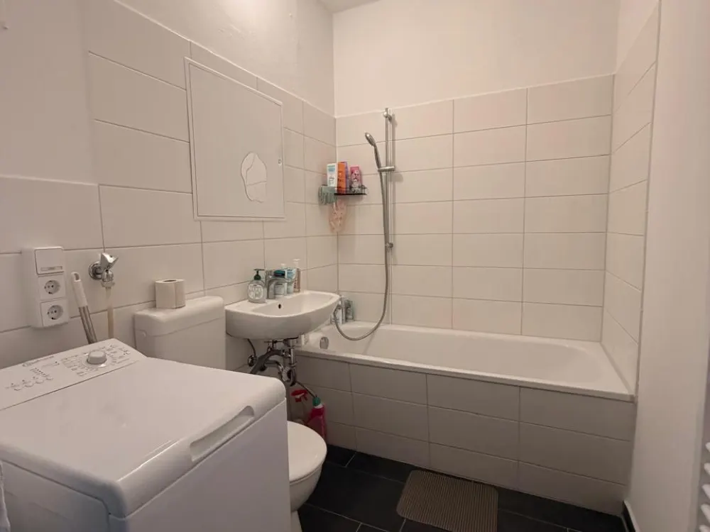 Bright & Spacious Room for Female Students, €235 All-Inclusive